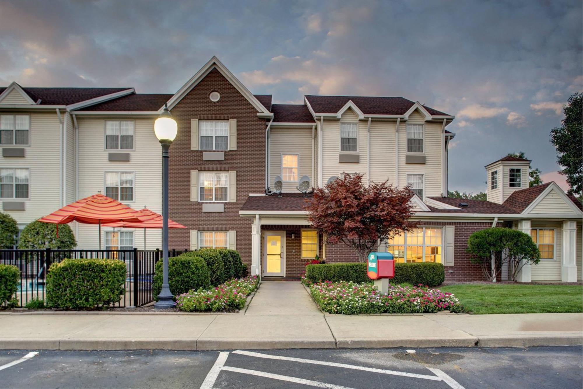 Towneplace Suites By Marriott Cleveland Уестлейк Екстериор снимка
