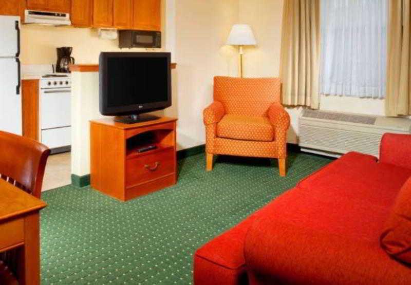 Towneplace Suites By Marriott Cleveland Уестлейк Екстериор снимка